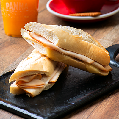 BAGUETTE TURKEY AND CHEESE